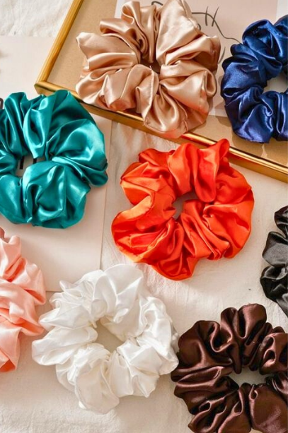 Free scrunchie on order over 2000PKR